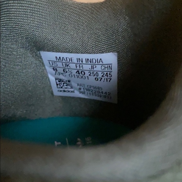 Adidas shoes - Picture 4 of 4